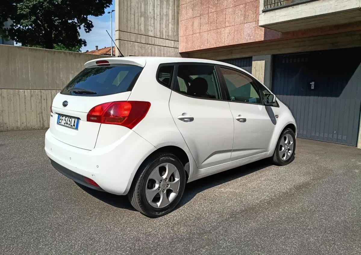 Kia Venga 1.4 CVVT LX Easy (5)