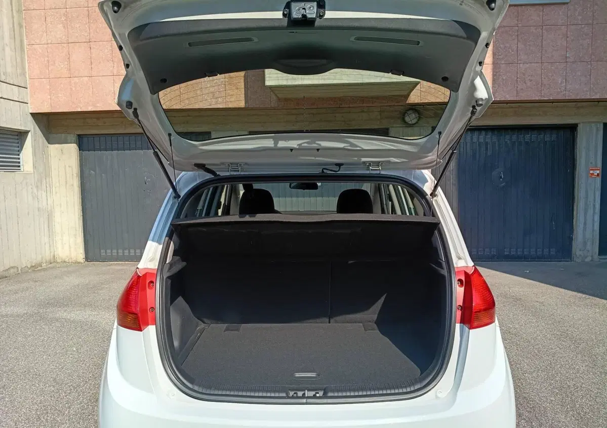 Kia Venga 1.4 CVVT LX Easy (12)