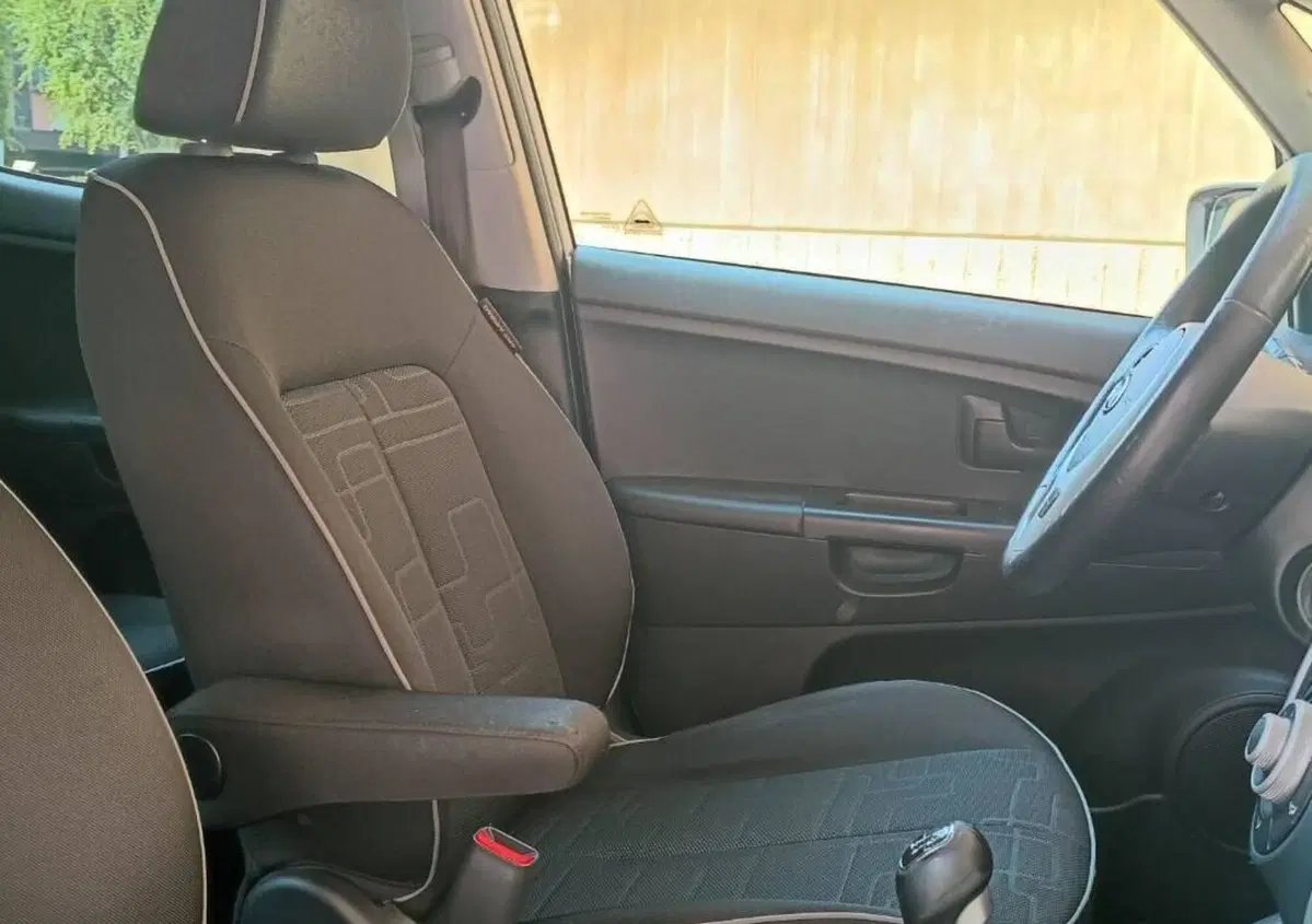 Kia Venga 1.4 CVVT LX Easy (17)