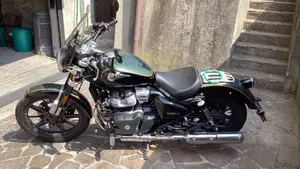 Royal Enfield Super Meteor 650 (2023 - 26)  (3)