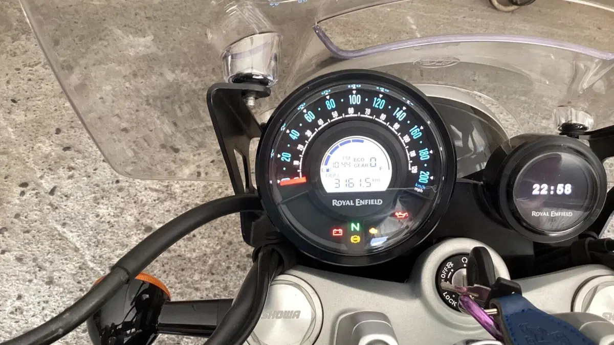 Royal Enfield Super Meteor 650 (2023 - 26)  (8)