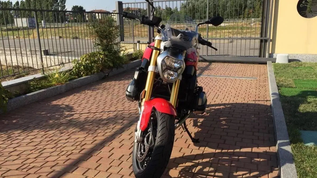 Bmw R 1200 R (2017 - 18)  (2)
