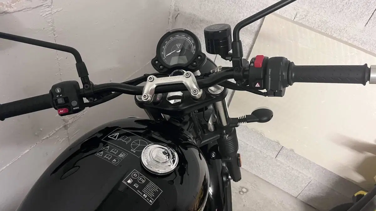 Triumph Street Twin 900 (2019 - 20)  (4)