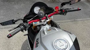 Aprilia Tuono V4 Factory (2015 - 17)  (2)