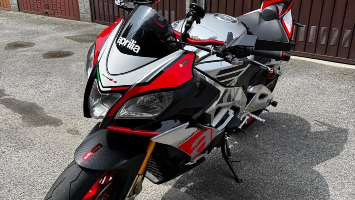 Aprilia Tuono V4 Factory (2015 - 17)  (3)