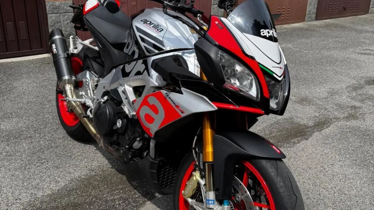 Aprilia Tuono V4 Factory (2015 - 17)  (4)