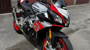 Aprilia Tuono V4 Factory (2015 - 17)  (4)