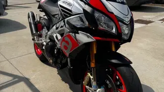 Aprilia Tuono V4 Factory (2015 - 17) usata