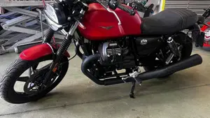 Moto Guzzi V7 Stone (2021 - 24)  (2)