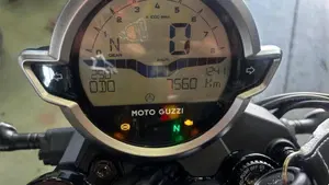 Moto Guzzi V7 Stone (2021 - 24)  (5)
