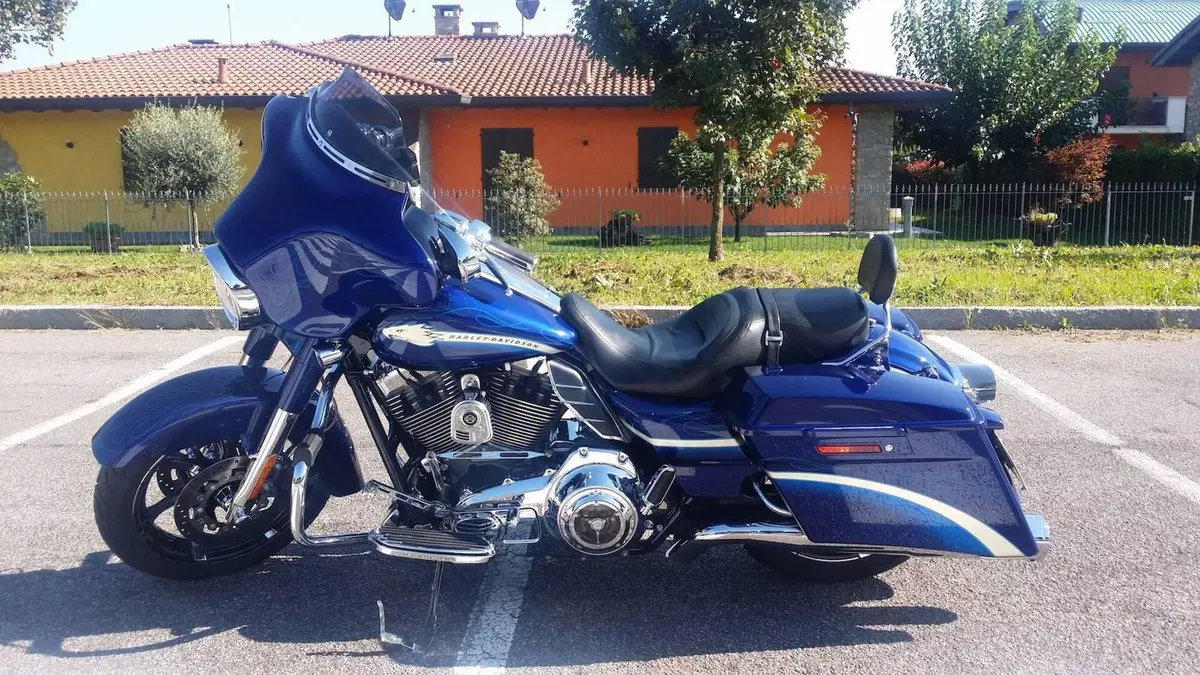 Harley-Davidson 1800 Street Glide (2010 - 11) - FLHXSE 