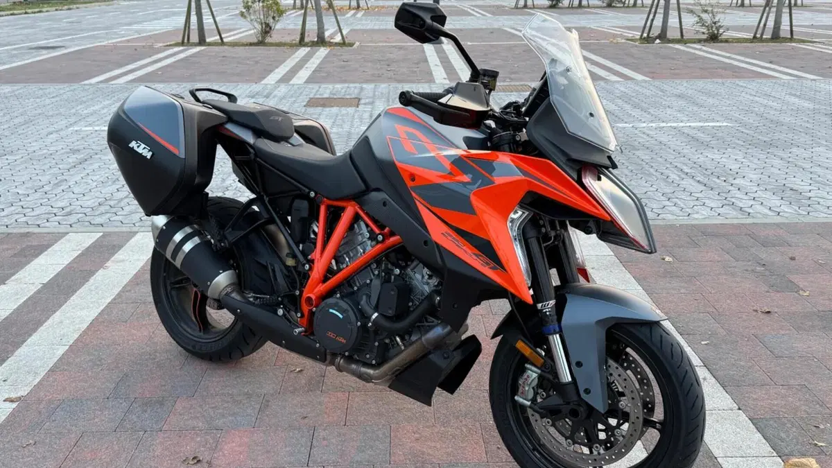 KTM 1290 Super Duke GT (2022 - 25)  (2)