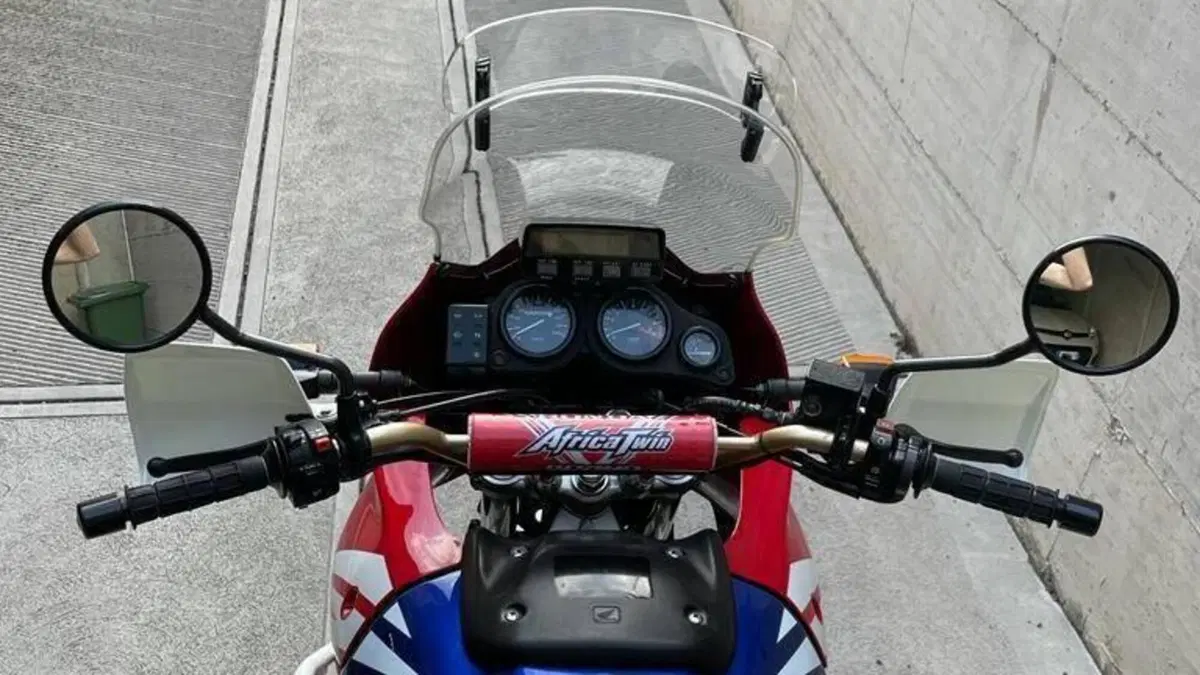 Honda Africa Twin XRV 750 (1996 - 02)  (5)