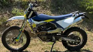 Husqvarna 701 Enduro (2021)  (2)