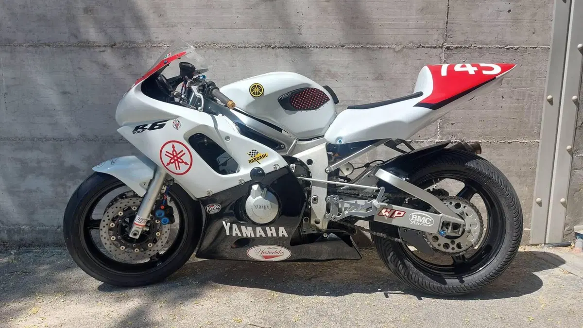 Yamaha YZF R6 (2001 - 02) 