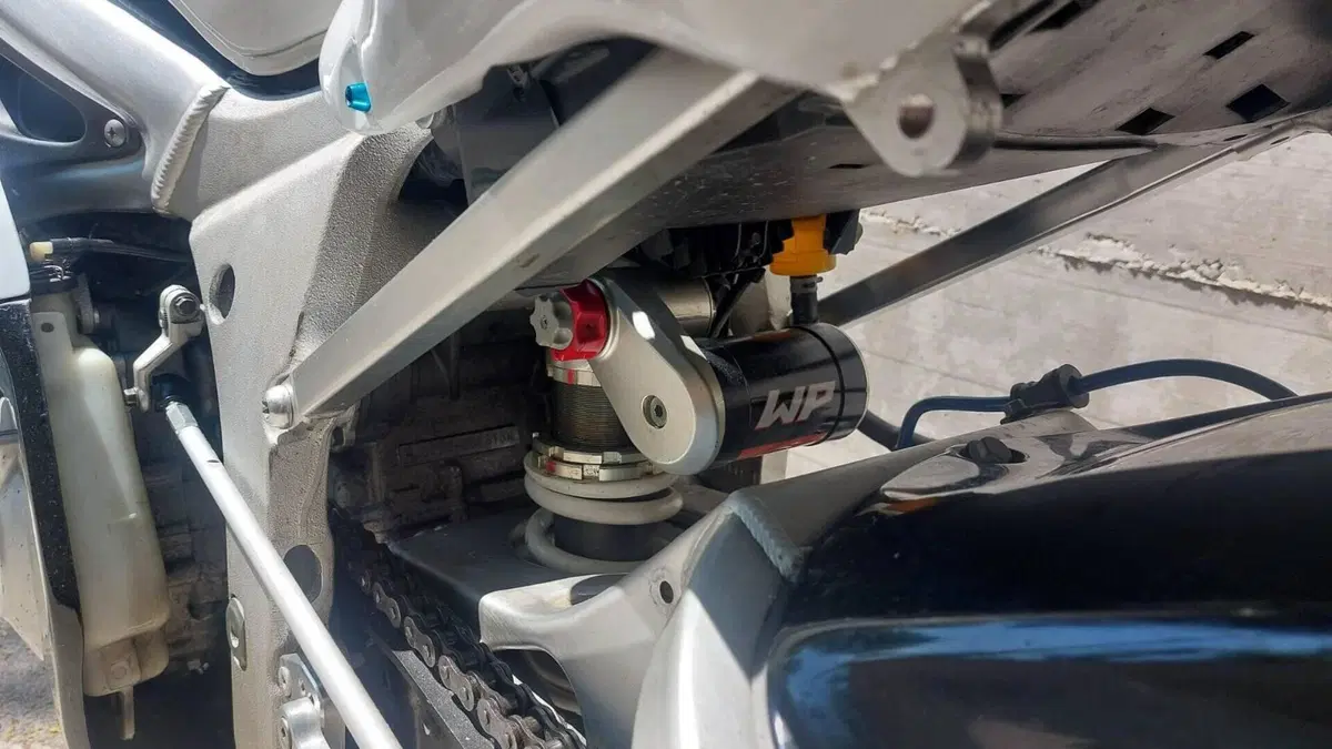Yamaha YZF R6 (2001 - 02)  (3)