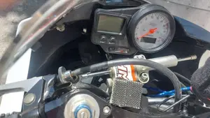 Yamaha YZF R6 (2001 - 02)  (4)