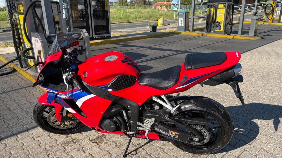 Honda CBR 600 RR (2024 - 26)  (2)