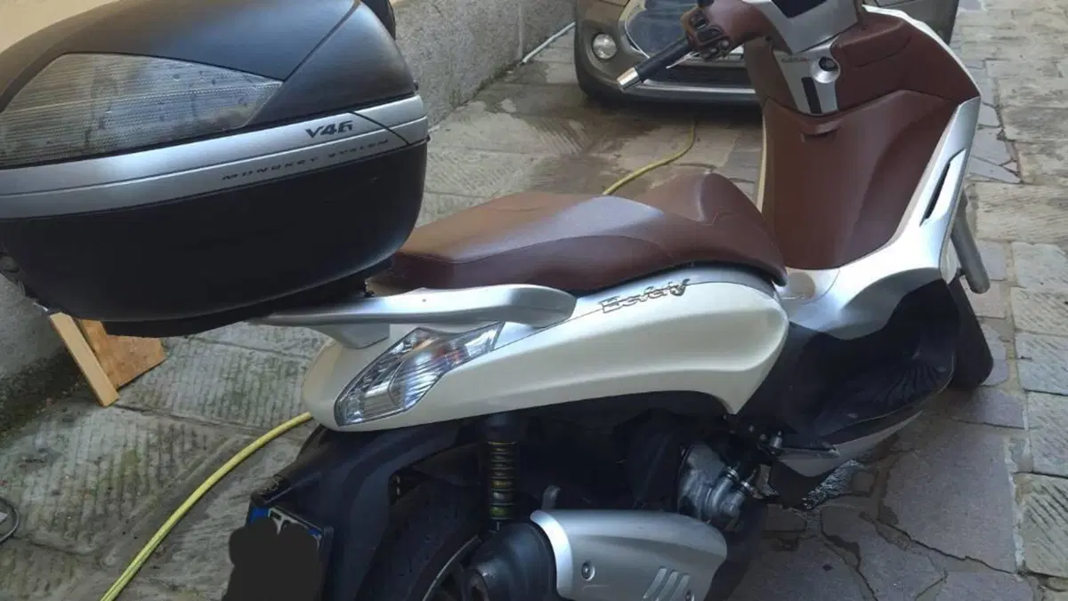 Piaggio Beverly 300 i.e. (2010 - 16)  (3)