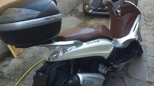 Piaggio Beverly 300 i.e. (2010 - 16)  (3)