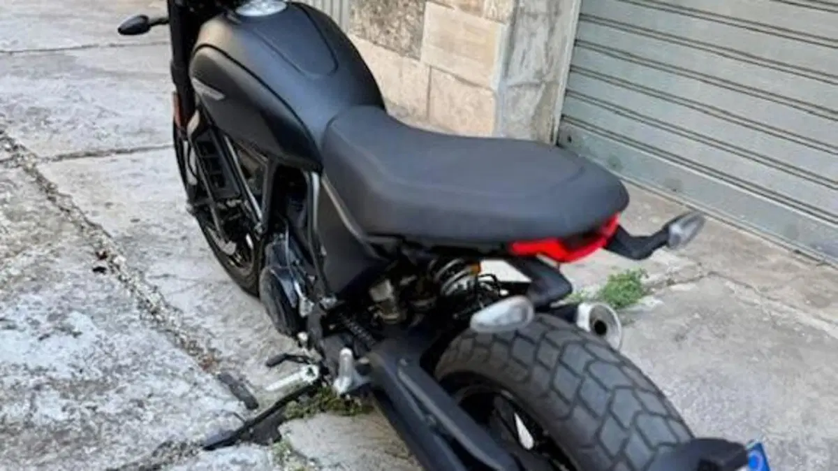 Ducati Scrambler 800 Icon Dark (2025 - 26)  (4)