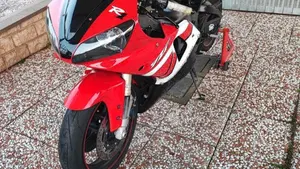 Yamaha YZF R1 (2000 - 01)  (2)