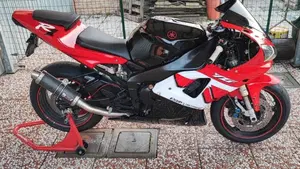 Yamaha YZF R1 (2000 - 01)  (3)