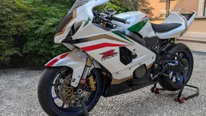 Suzuki GSX R 750 (2004 - 05)  (2)