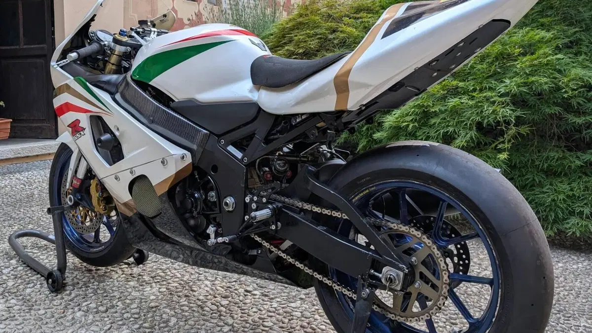 Suzuki GSX R 750 (2004 - 05)  (3)