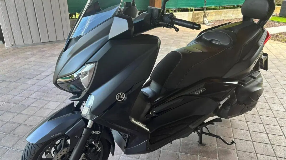 Yamaha X-Max 400 Iron Max ABS (2016)  (2)