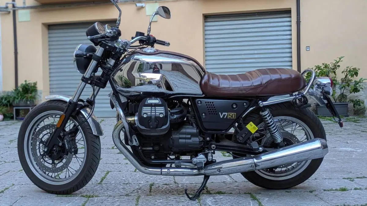 Moto Guzzi V7 III Anniversario (2017 - 18) 