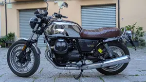 Moto Guzzi V7 III Anniversario (2017 - 18) 
