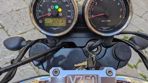 Moto Guzzi V7 III Anniversario (2017 - 18)  (3)