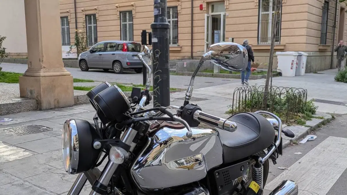 Moto Guzzi V7 III Anniversario (2017 - 18)  (8)