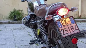 Moto Guzzi V7 III Anniversario (2017 - 18)  (10)