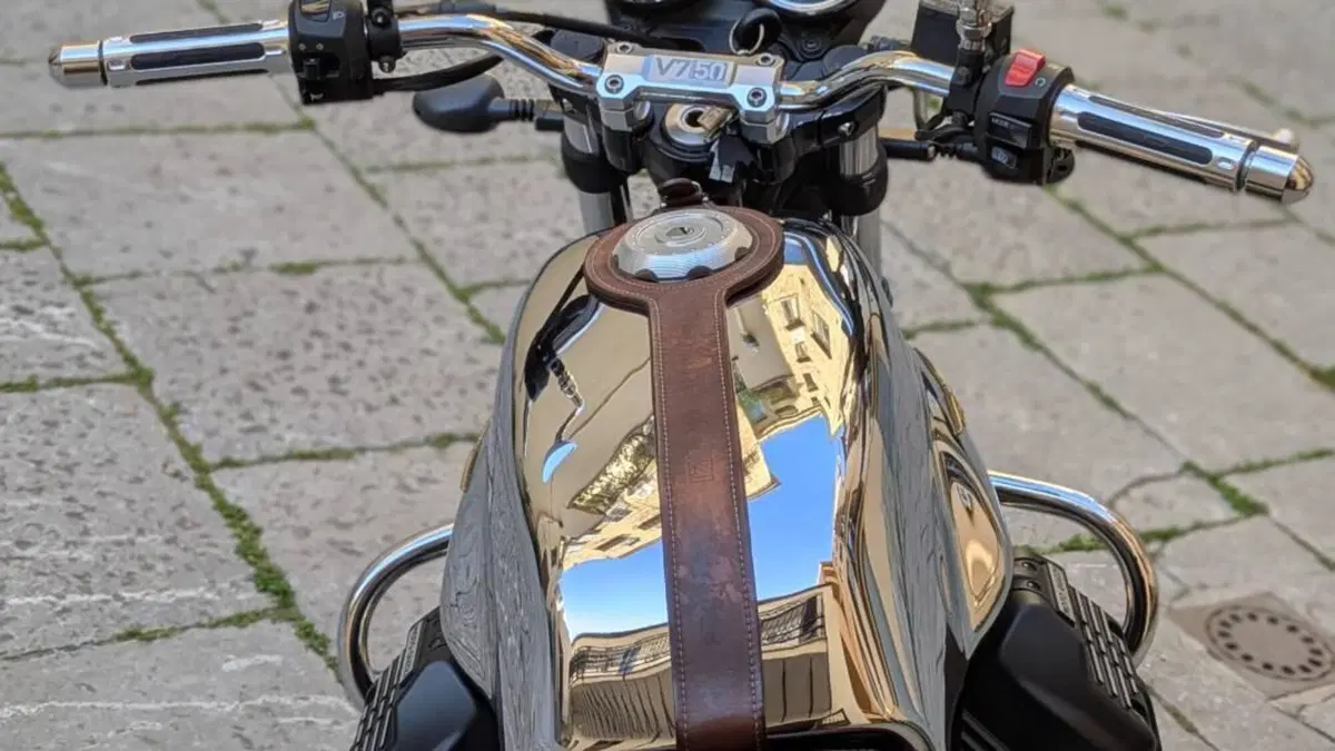 Moto Guzzi V7 III Anniversario (2017 - 18)  (13)