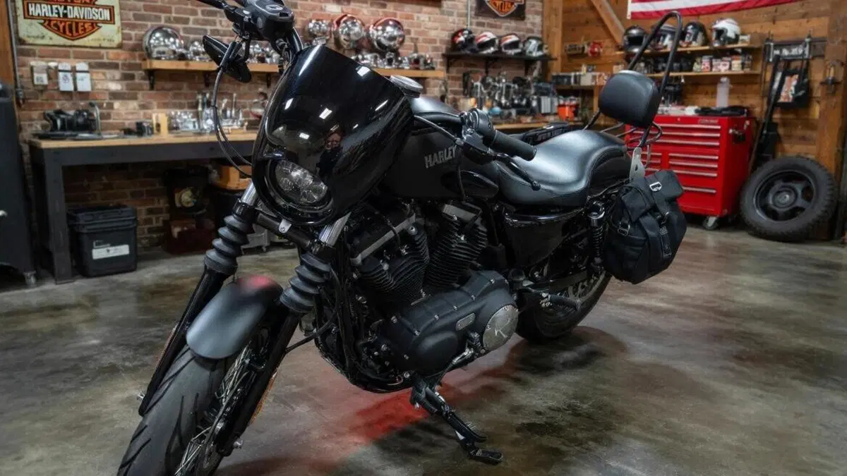 Harley-Davidson 883 Iron (2012 - 14) - XL 883N  (4)