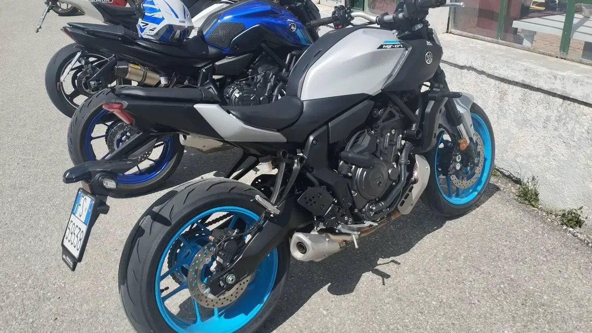 Yamaha MT-07 Y-AMT (2025 - 26)  (2)