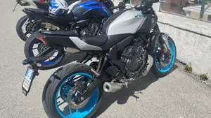 Yamaha MT-07 Y-AMT (2025 - 26)  (2)