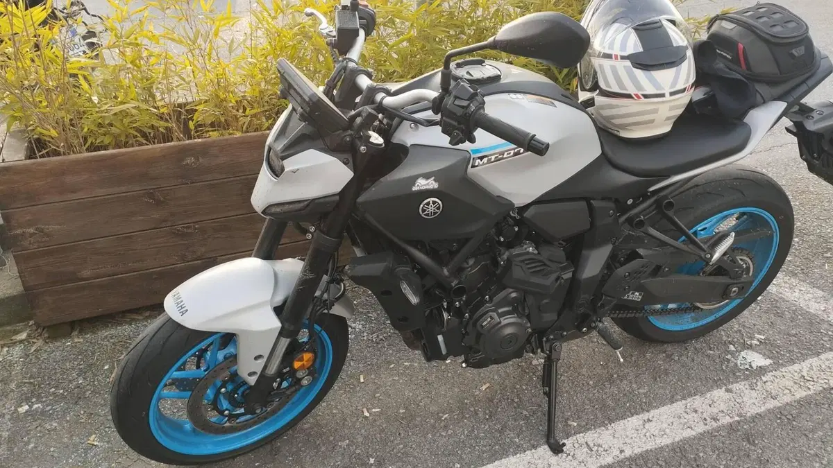 Yamaha MT-07 Y-AMT (2025 - 26)  (4)