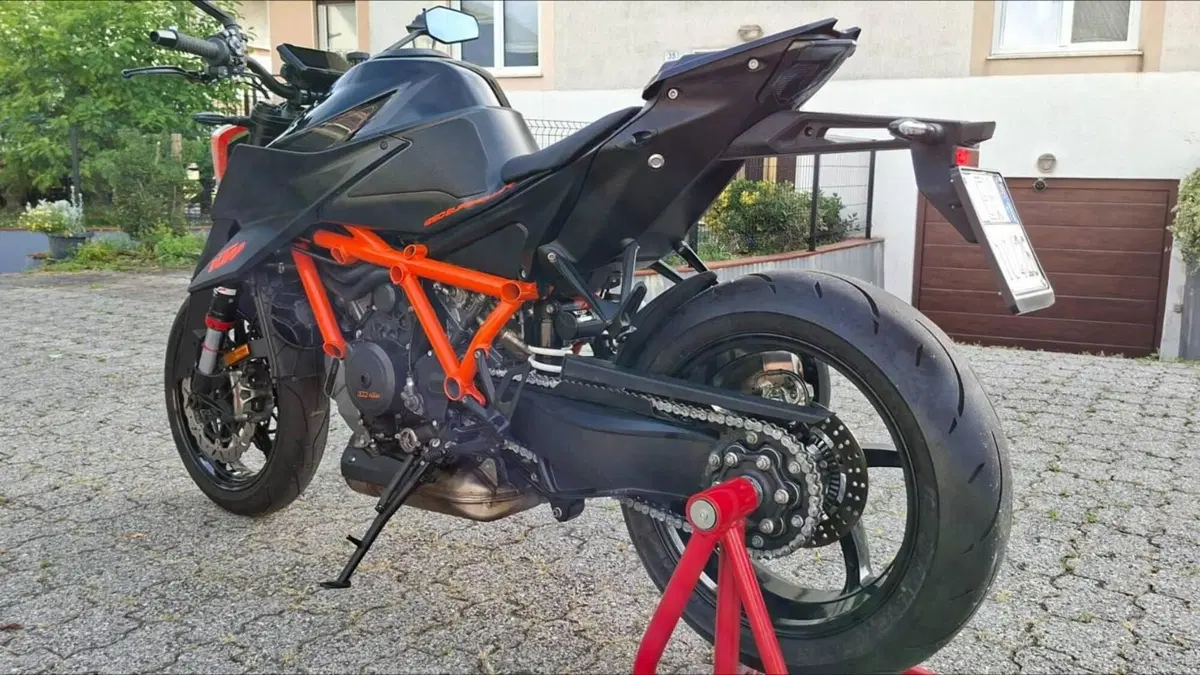 KTM 1290 Super Duke R (2021)  (3)