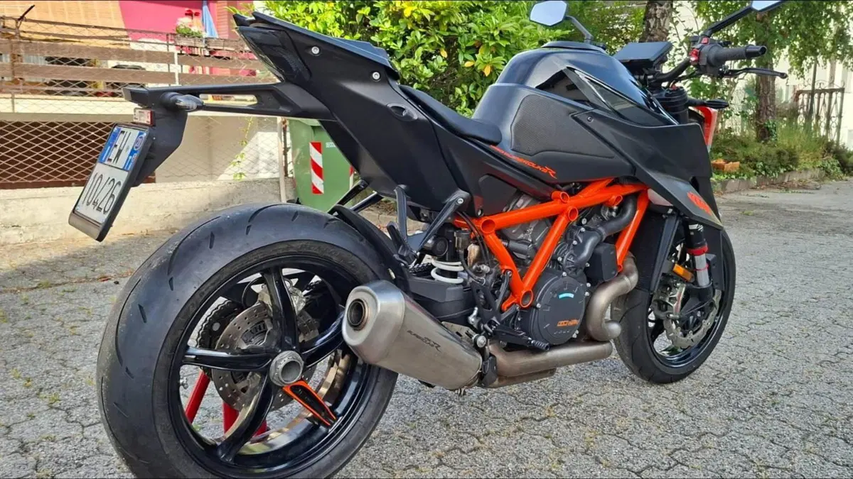 KTM 1290 Super Duke R (2021)  (4)