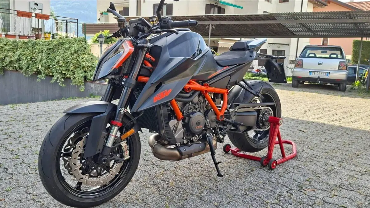 KTM 1290 Super Duke R (2021)  (6)