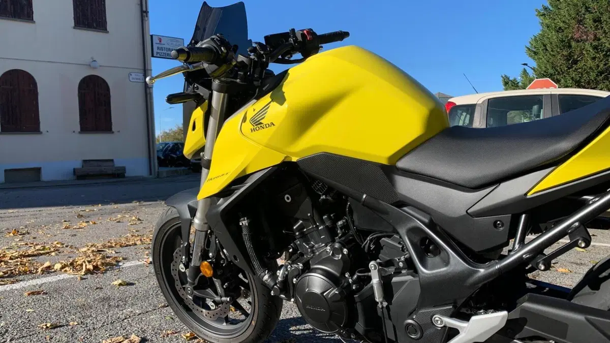 Honda CB 750 Hornet (2023 - 24)  (2)