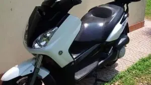 Yamaha X-Max 250 (2007 - 09)  (2)