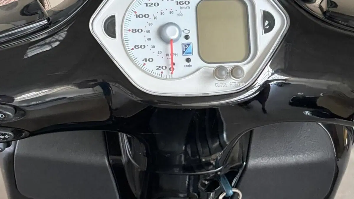 Vespa GTS 250 i.e.  (5)