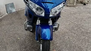 Honda GL 1800 Gold Wing (2000 - 05)  (2)