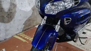 Honda GL 1800 Gold Wing (2000 - 05)  (2)