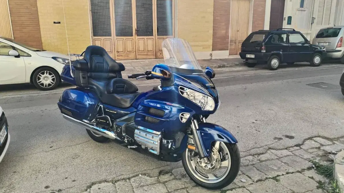 Honda GL 1800 Gold Wing (2000 - 05)  (4)