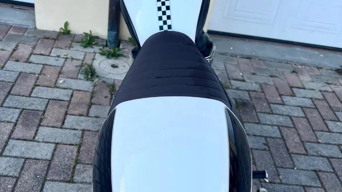 Triumph Thruxton 900 ACE (2014 - 15)  (6)